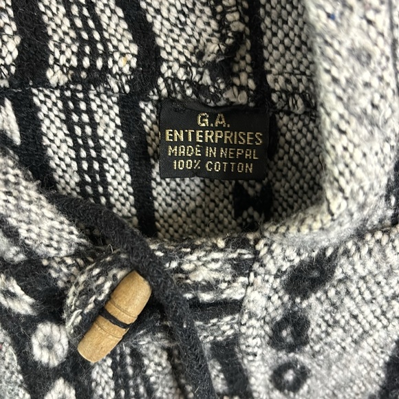 Boho Poncho Made in Nepal - Picture 9 of 10